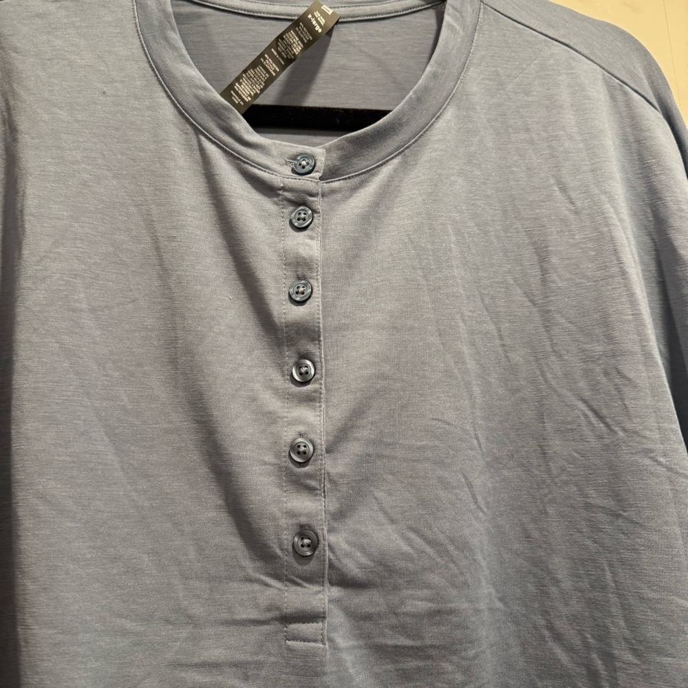 Vuori Blue Avalon Cropped Henley Top XL Activewear Athleisure Spring Gym Workout - Picture 10 of 11